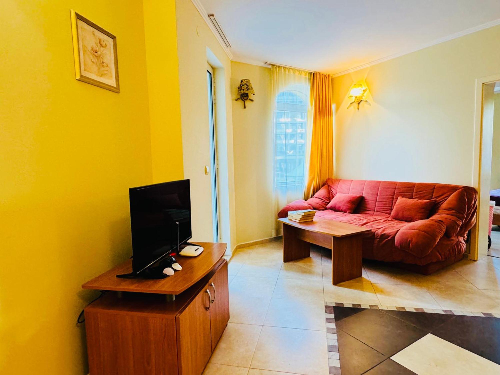 Victoria Two Bedroom Sunny *