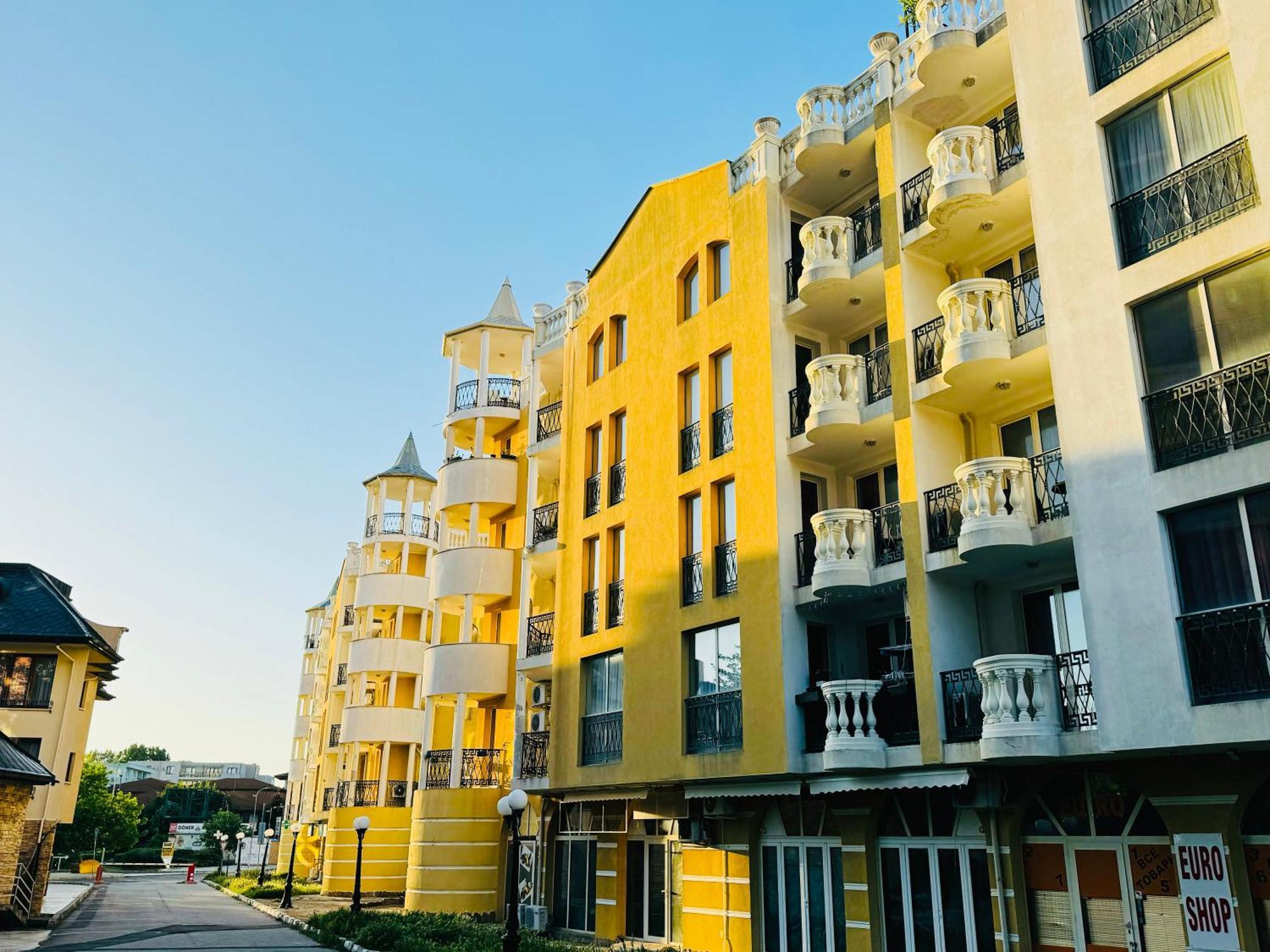 Victoria Two Bedroom Sunny